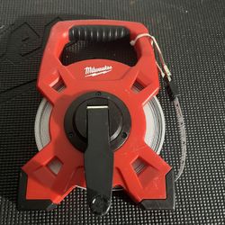 Milwaukee Tape Measure 