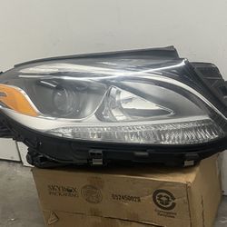 2016-2019 X166 GLE 350 MERCEDES BENZ HALOGEN HEADLIGHT ASSEMBLY ORIGINAL OEM RIGHT PASSENGER SIDE IN GREAT WORKING CONDITIONS 