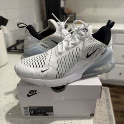 Nike Air Max 270 - Size 9