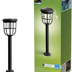 Philips Solar LED 1-Pack Ultra-Efficient Pathway Light - Radii, Automatically Linkable, Dusk to Dawn, Motion Sensor, 3000K Bright White Light, IP44, B