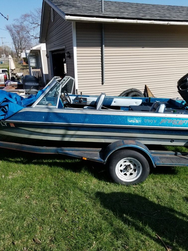 85 Pro Craft bass Boat 