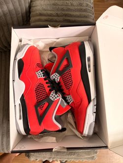 JORDAN 4s (SIZE 10.5)