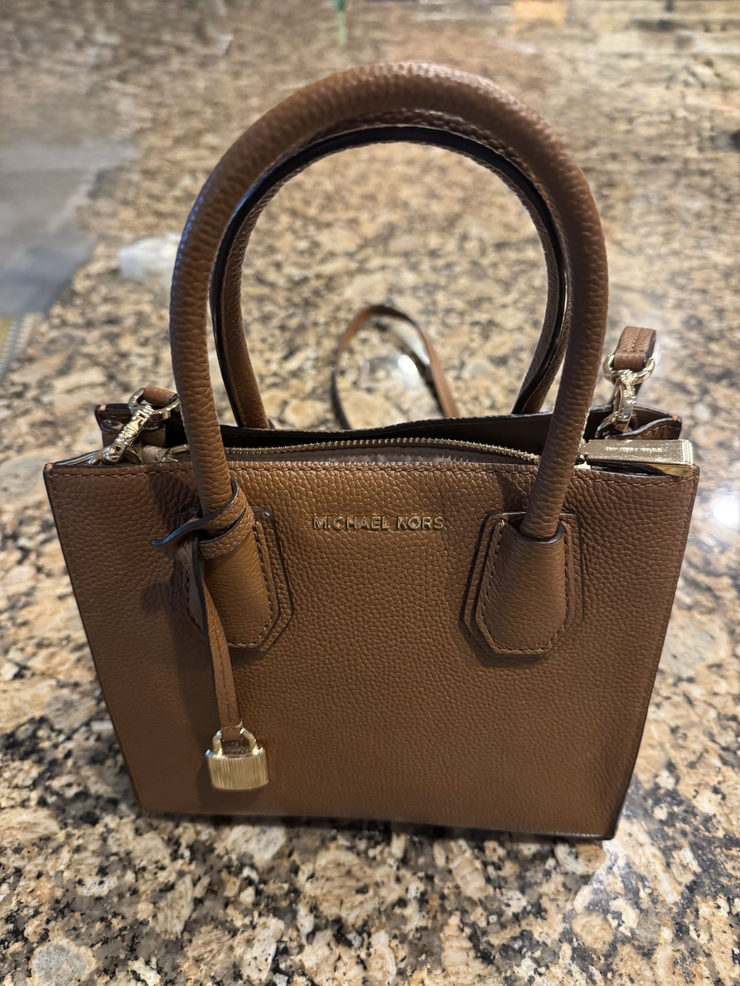 MICHAEL KORS MERCER PMedium Messenger Crossbody Brown Leather.