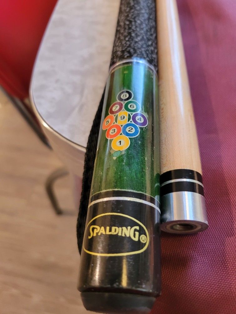 20 Oz Vintage Spalding
58 Inch Maplewood
Green Linen Wrapped
2 Piece Pool Cue