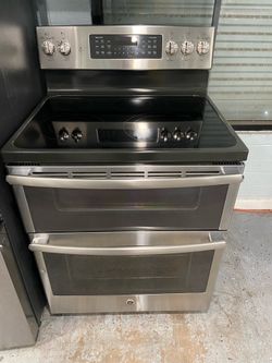 GE double oven electric stove in excellent working condition. Fully tested, clean, and ready to use. Includes a 90-day warranty.