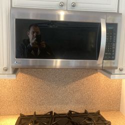 LG microwave in good conditions