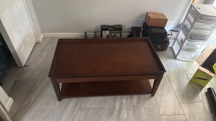 Adjustable coffee table