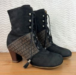 Rare JOHN FLUEVOG OPERETTAS MARIETTA 7 SUEDE LEATHER BOOTS Steampunk Discontinue