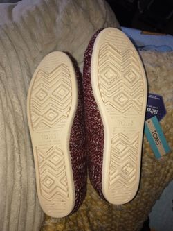 Burgundy toms winter shoes