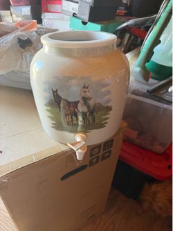 Porcelain Water Dispenser