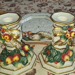 Fitz And Floyd Snowy Woods 3D Pattern E3Q003 Includes:
1 Canape Plate
2 Candle Sticks