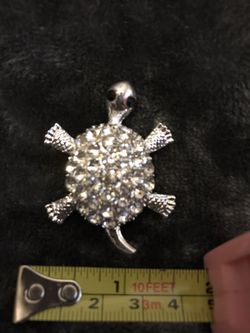 White Crystal & Silver Turtle Pin Jewelry NEW & BEAUTIFUL