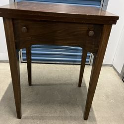 Singer Seeing Machine And Cabinet 