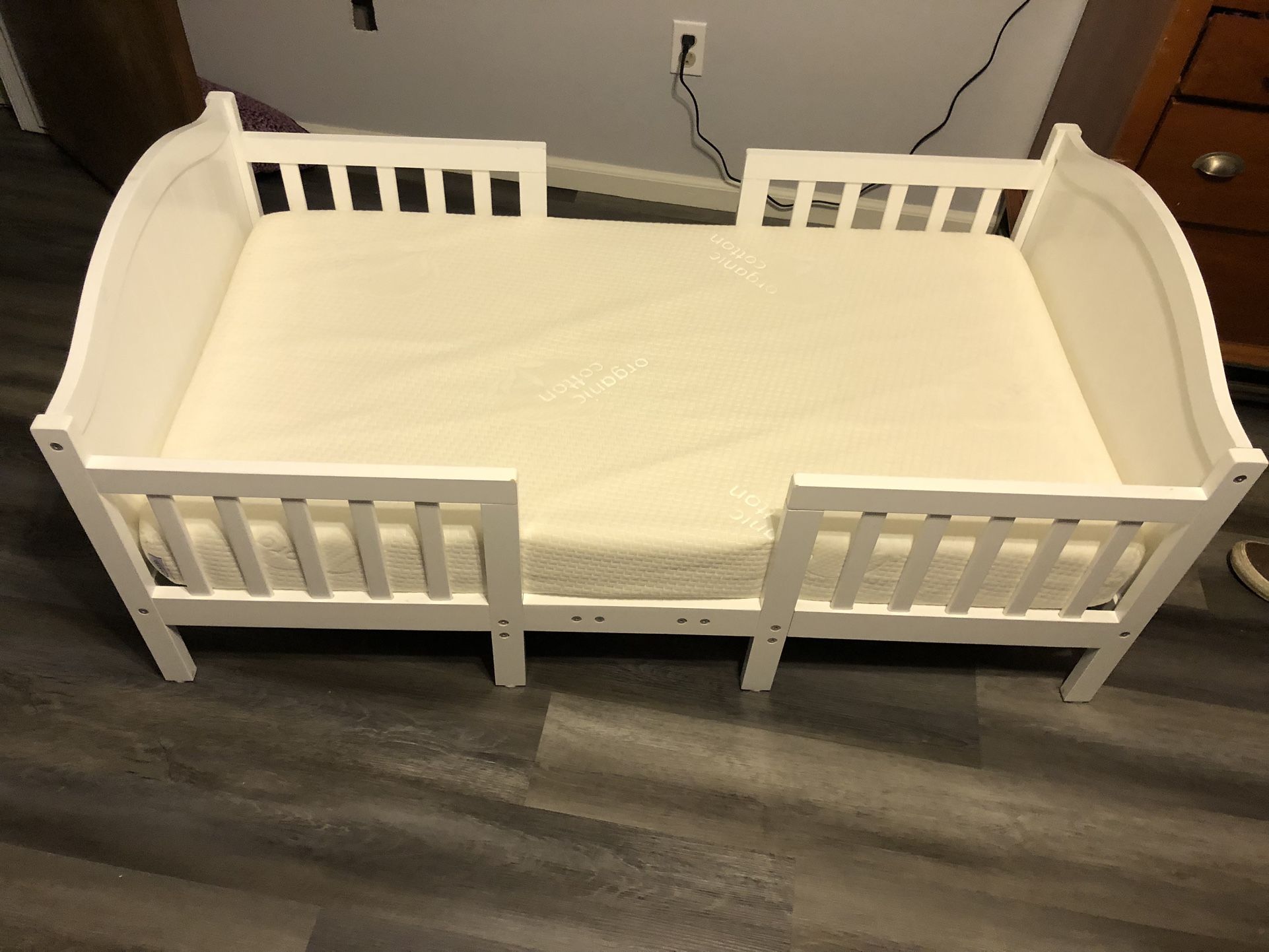 Toddler Bed Frame And Organic Cotton matress