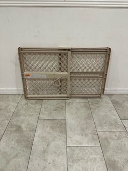 Pet Gate - Fits Openings 26” - 42”