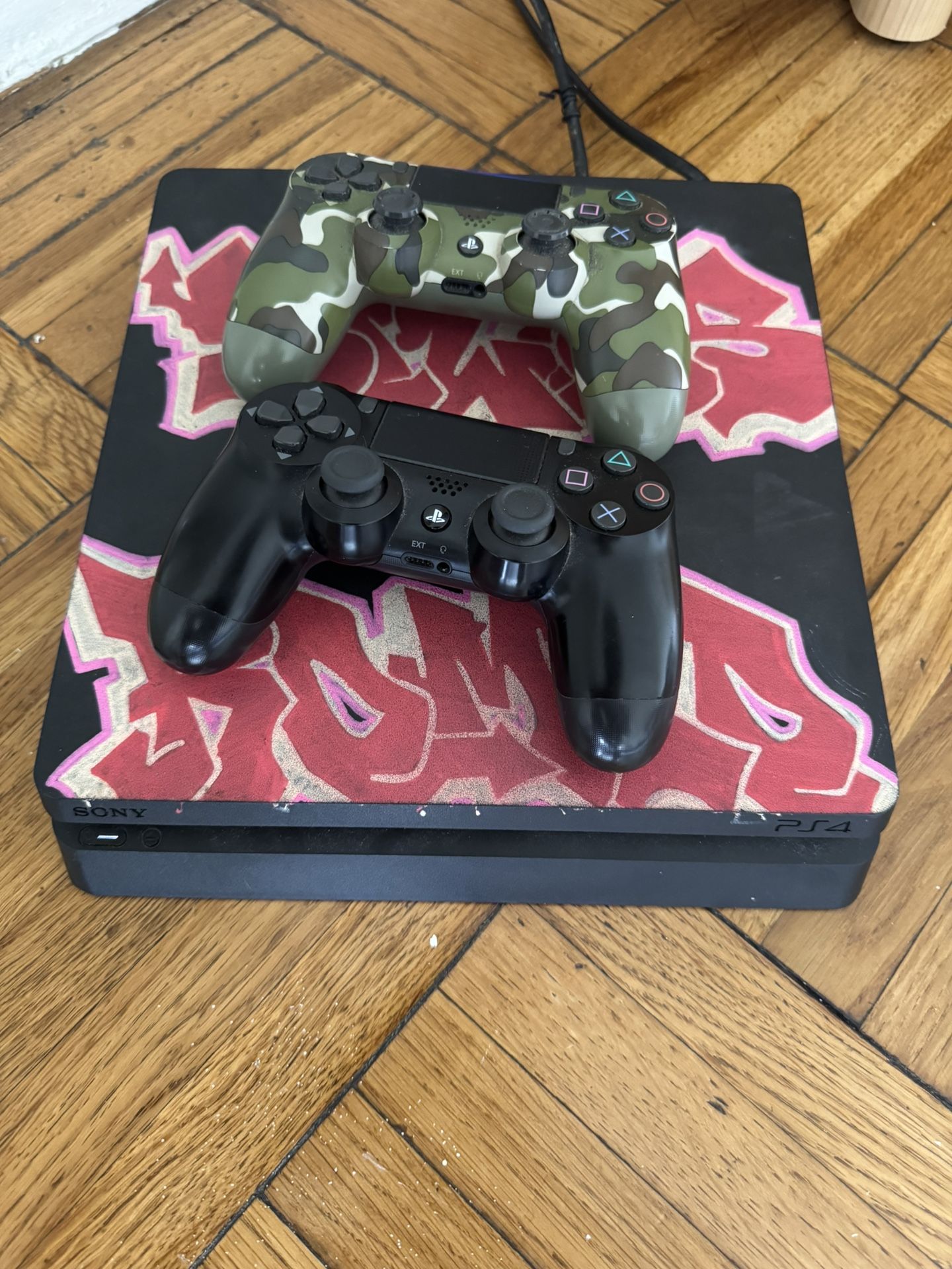 Ps4 with 2 controllers