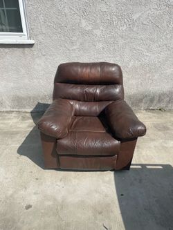 Delivery Available/ Brown Recliner