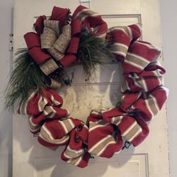 Lighted Burlap Bow Wreath.
