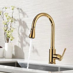 Modern Single Hole Single Handle Kitchen Faucet Pull Out Sprayer Solid Brass in Gold
