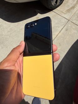 Samsung Galaxy z flip 5 512GB yellow unlocked