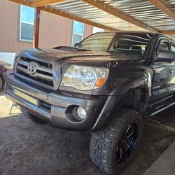 Vendo Nissan Titan De Trabajo Jalabien Necesita Mortiguadore Cosméticos Solo Interesado 
