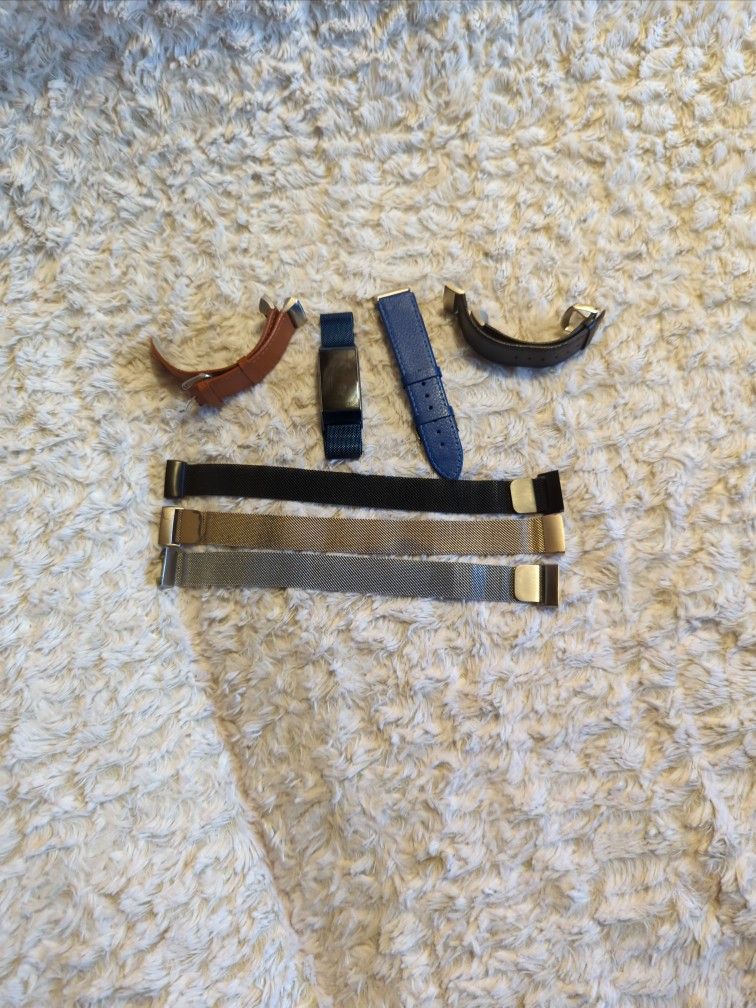 fitbit charge 3 With 7 Straps- Missing Charge