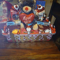 Valentine day, baskets