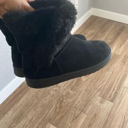 Woman’s Black Boots