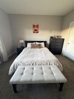 Full bedroom (queen bed frame w/4 drawers + nightstand + dresser + matress)
