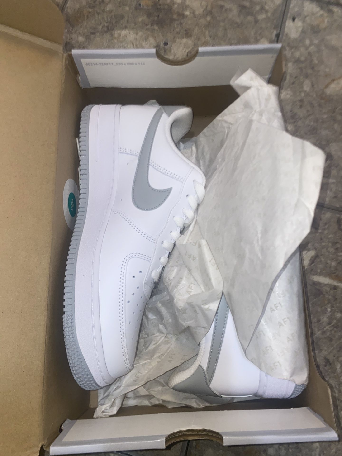 Nike White AirForce 1'07 - White Light Smoke Grey - 8.5 (NEW IN Box)