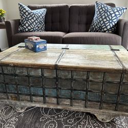 Decorative Trunk : Coffee Table 