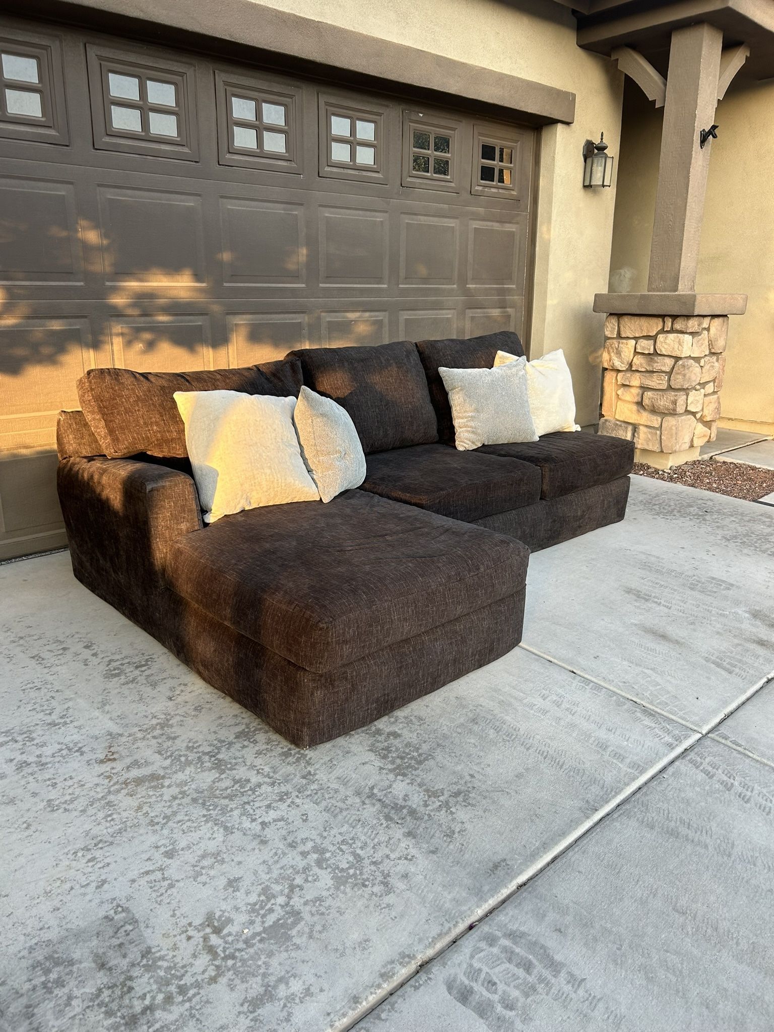 Beautiful Couch (Like New)