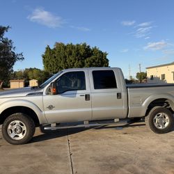 Ford F350 XLT 6.7 Diesel  4x4 Crew Cab 
