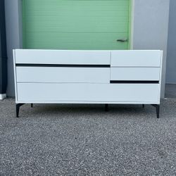 Dresser (FREE DELIVERY)