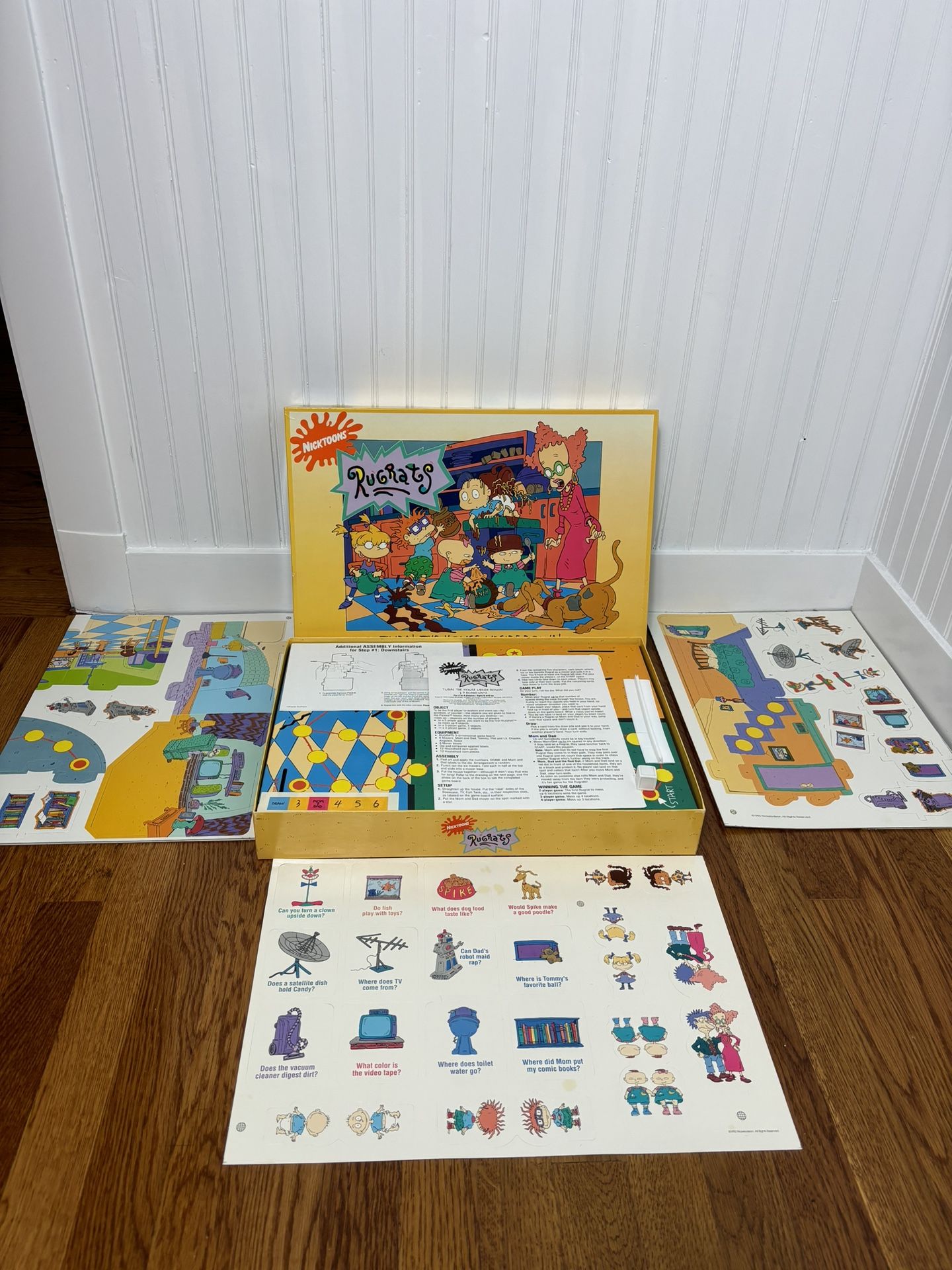 Nickelodeon Rugrats 3D Board Game Turn the House Upside Down Unpunched Complete