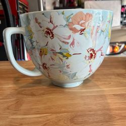 **KitchenAid 5 Quart White Gardenia Ceramic Bowl. 
