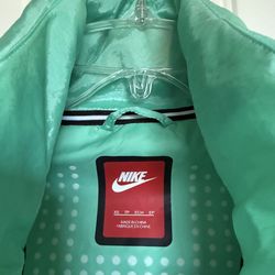 Nike tech aeroshileld Moto cape hoodie jacket green XS lightweight never been worn no tag