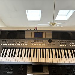 Yamaha PSR-S670 Keyboard 