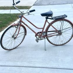 Vintage 1969 Collegiate bicycle (Ladies)