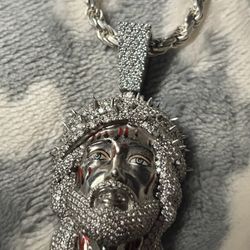 VVS/VS diamond jesus pendant and chain