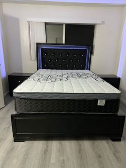Queen Size Bed Frame With Led Lights & Mattress.  New in a box We offer delivery and installation 

Cama Queen Size Con Luz Led Colchon Incluido
Entre