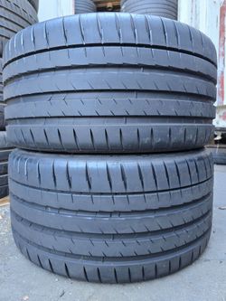 (2) 265 40 17 Michelin Tires