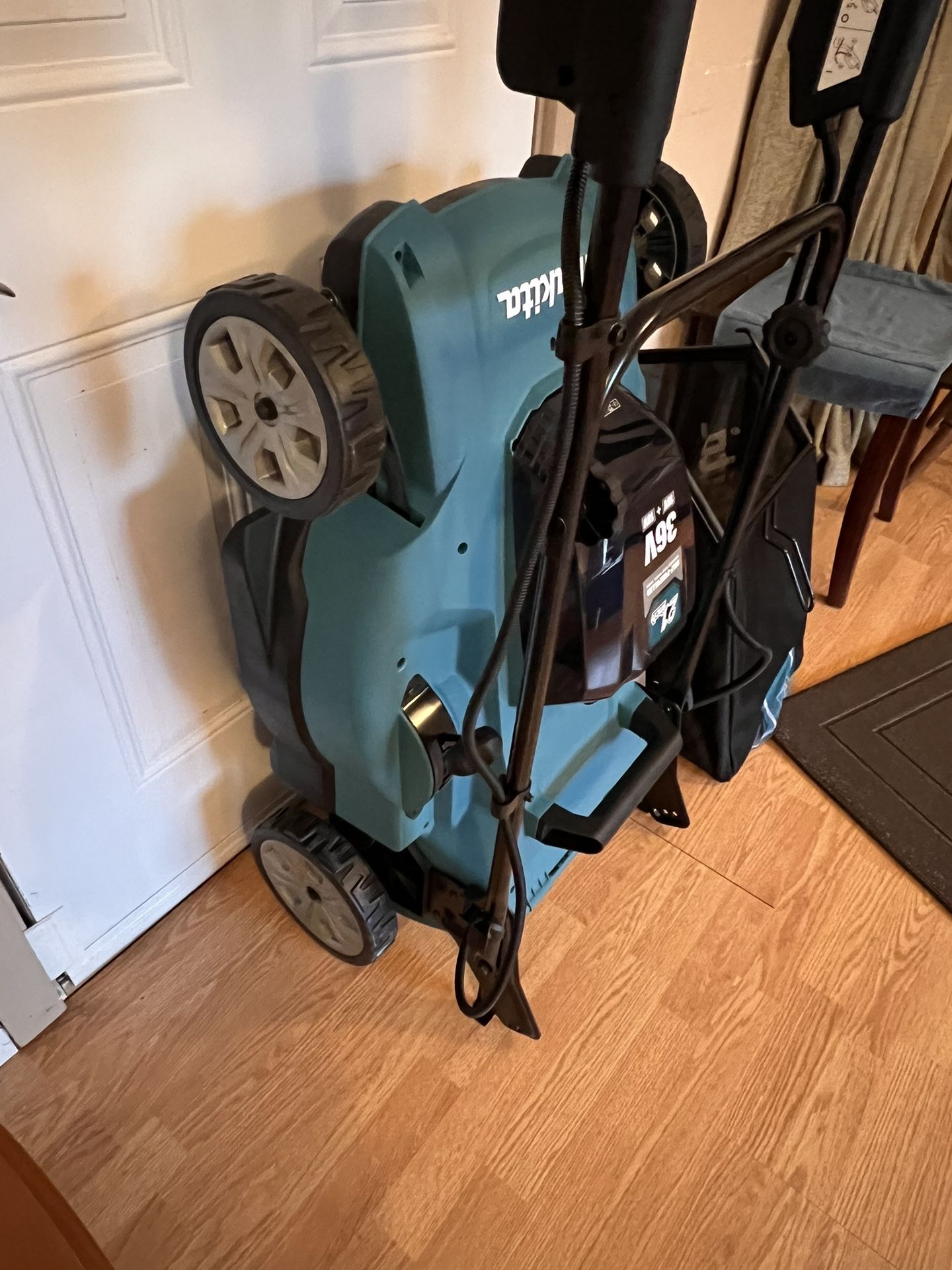 Makita LXT 36v Self Propelled 21” LawnMower - NEW / Nuevo 