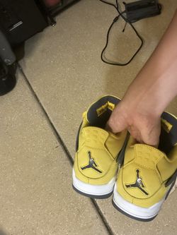 Jordan 4 Yellow Lightning