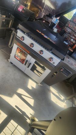 Blackstone Bronco Outdoor Combo Griddle, 36 Inch 4-Burner Flat Top Grill with Vertical Pellet Smoker