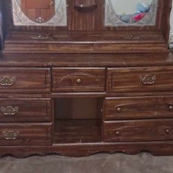 Dresser With Mirror