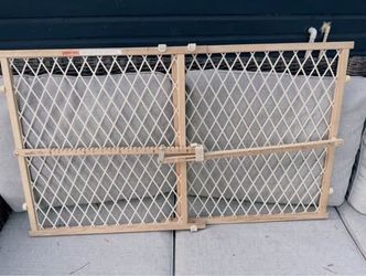 Baby or pet safety gate
