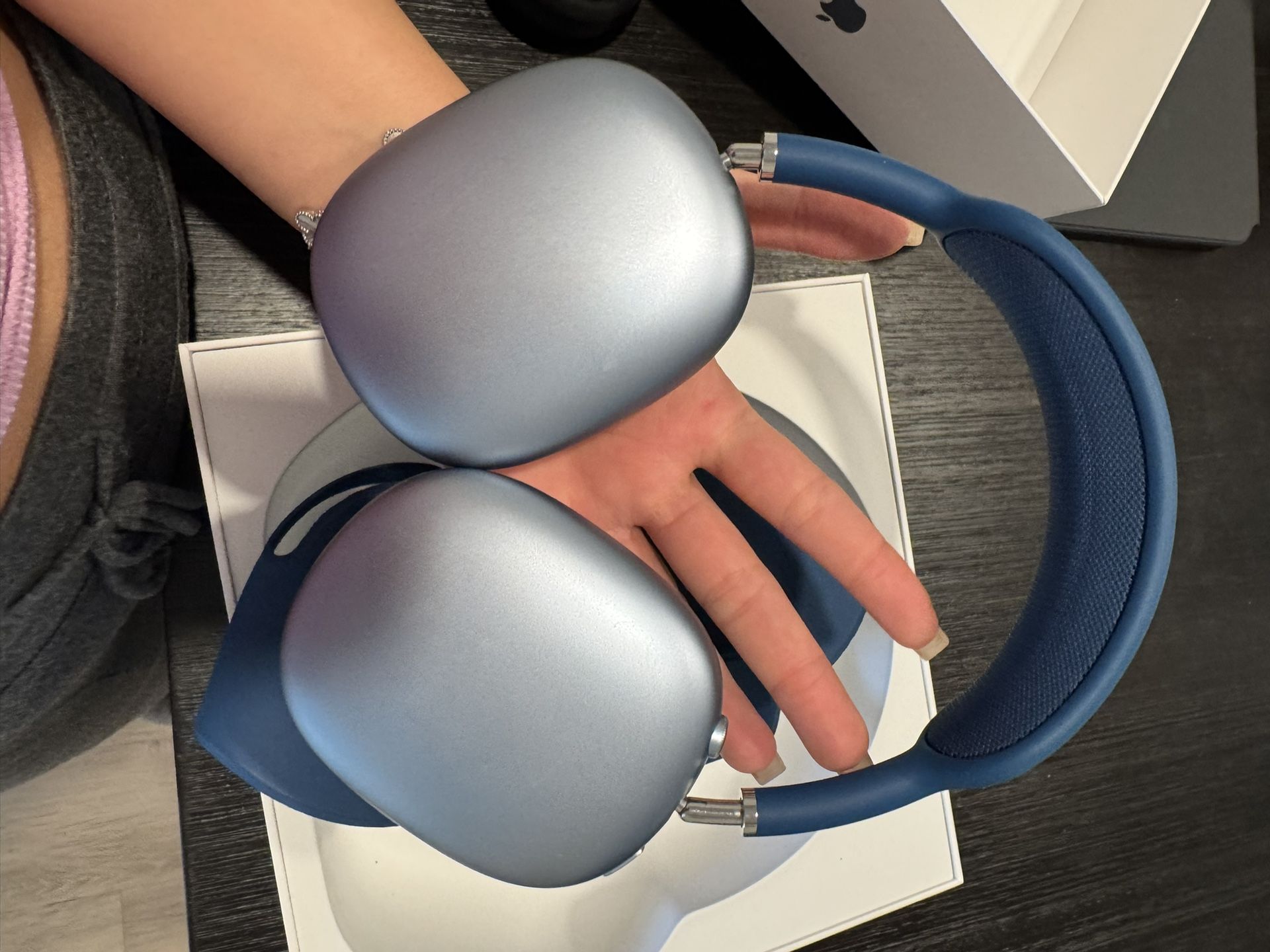 Apple AirPods Max Sky Blue