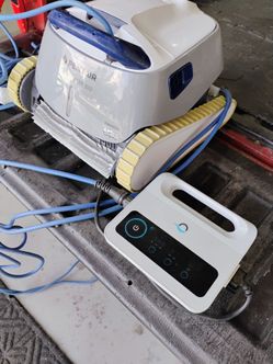 Dolphin Prowler 920 Pool Vacuum