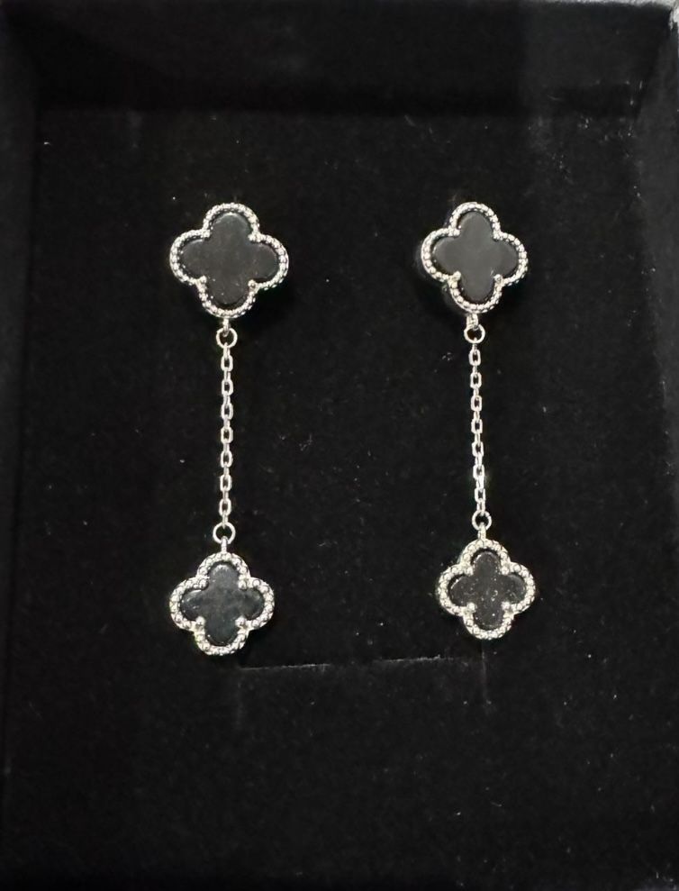 925 sterling silver 2 Motifs black Onyx dangle Earrings In great condition Approx 2”